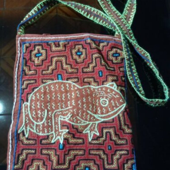 Hand embroidered shipibo ceremonial bag Amazon jungle - Picture 5 of 7